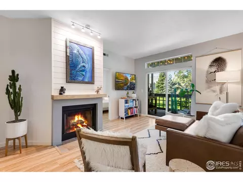 7462 Singing Hills Dr, Boulder, CO 80301