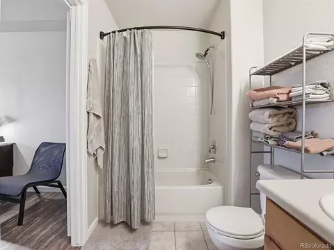 Bath - 7243 S Millbrook Ct #E, Aurora, CO 80016 photo 2 of 4