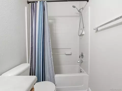 Bath - 7243 S Millbrook Ct #E, Aurora, CO 80016 photo 3 of 4