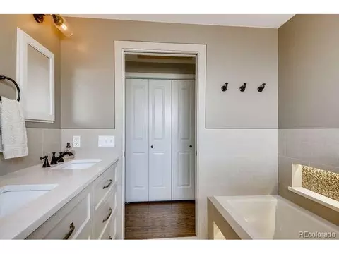 Bath - 4805 W 11th Ave, Denver, CO 80204 photo 2 of 7