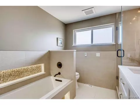 Bath - 4805 W 11th Ave, Denver, CO 80204 photo 3 of 7