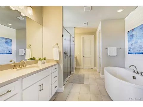 Bath - 6971 E Orchard Pl, Centennial, CO 80111 photo 2 of 6