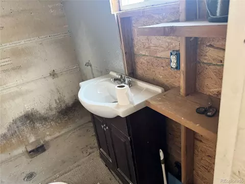Bath - 1838 E 98th Ave, Thornton, CO 80229 photo 5 of 6