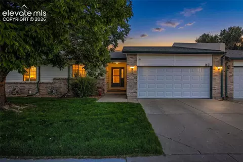 1621 Horseshoe Pl, Pueblo, CO 81001