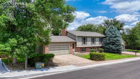 220 Saddlemountain Rd, Colorado Springs, CO 80919