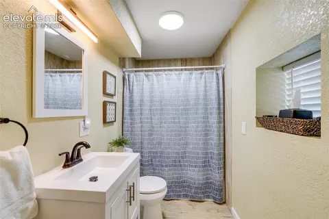 Bath - 431 E 2nd St, Florence, CO 81226 photo 4 of 4