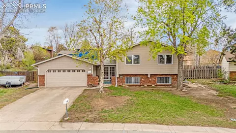 3045 S Roche Dr, Colorado Springs, CO 80918