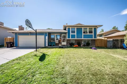 17 Glenroyal Dr, Pueblo, CO 81005