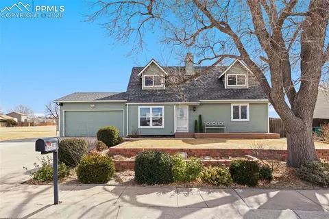 2105 Farnsworth Dr, Colorado Springs, CO 80916