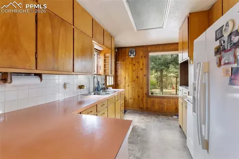 Kitchen - 8150 W Highway 24, Cascade, CO 80809 photo 1 of 2