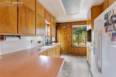Kitchen - 8150 W Highway 24, Cascade, CO 80809 photo 1 of 2