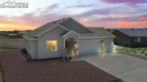 386 E Larchmont Dr, Pueblo, CO 81007