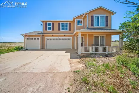 411 N Desert Cove Dr, Pueblo, CO 81007