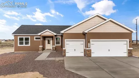 1438 N Moonbeam Dr, Pueblo, CO 81007