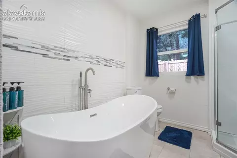 Bath - 9955 Mesa Rd, Cascade, CO 80809 photo 2 of 4