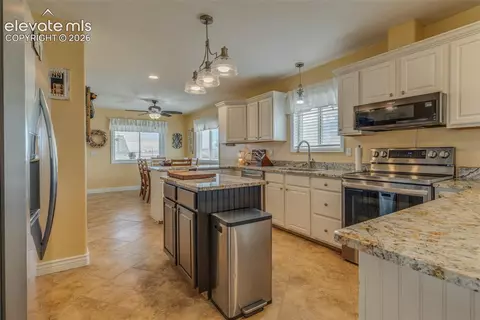 Kitchen - 6750 Chief Rd, Peyton, CO 80831 photo 2 of 4