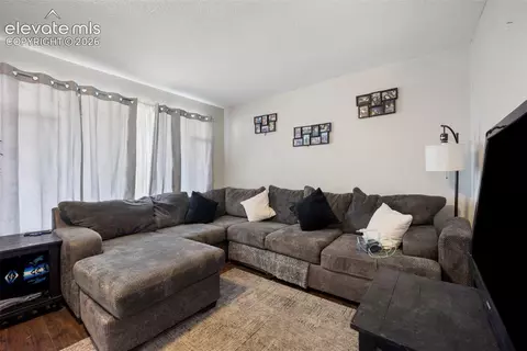 60 Loch Lomond Ln, Pueblo, CO 81001