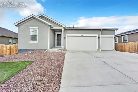 2315 Sunrise Ln, Pueblo, CO 81008