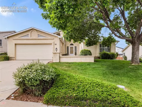 10 Brave Eagle Ct, Pueblo, CO 81001