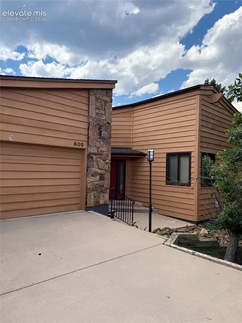 609 Crystal Hills Blvd, Manitou Springs, CO 80829