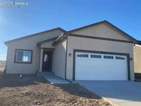 5220 Crested Hill Na Na, Pueblo, CO 81008