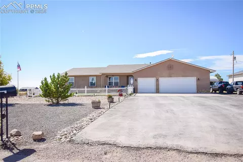 586 E Chaunsey Dr, Pueblo West, CO 81007
