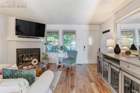 537 Rolling Hills Dr, Colorado Springs, CO 80919