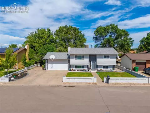 1256 20 12 Ln, Pueblo, CO 81006