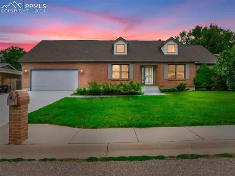 220 Bridle Trl, Pueblo, CO 81005