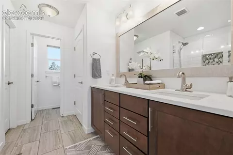 Bath - 1765 Summerglow Ln, Monument, CO 80132 photo 1 of 4