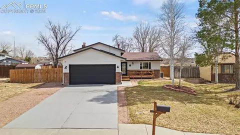 4211 Blueflax Dr, Pueblo, CO 81001