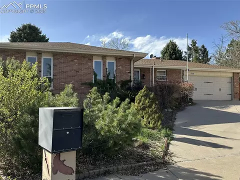 2802 Ridgeglen Pl, Colorado Springs, CO 80918