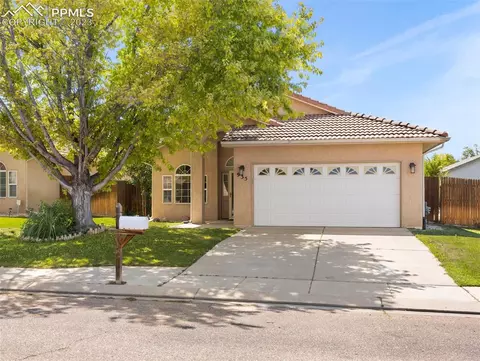 935 Cherrycrest Dr, Pueblo, CO 81005