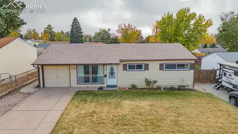 315 Maplewood Dr, Colorado Springs, CO 80907