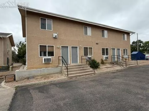 1701 Oakshire Ln, Pueblo, CO 81001
