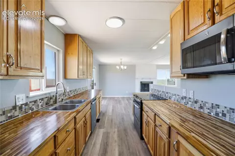 Kitchen - 19027 Murphy Rd, Peyton, CO 80831 photo 3 of 3