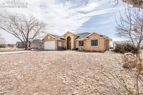 928 W La Grange Dr, Pueblo, CO 81007