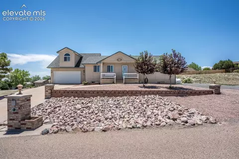 841 S Dogwood Dr, Pueblo, CO 81007