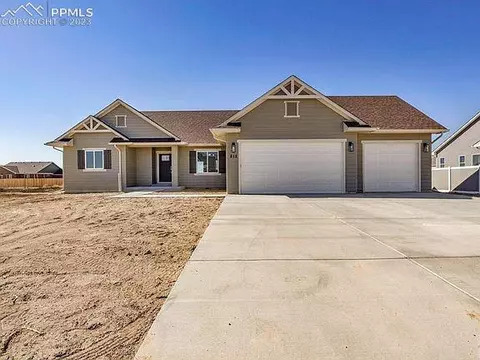 818 E Snyder Dr, Pueblo, CO 81007