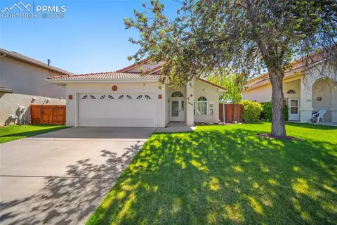 1016 Cedarcrest Dr, Pueblo, CO 81005