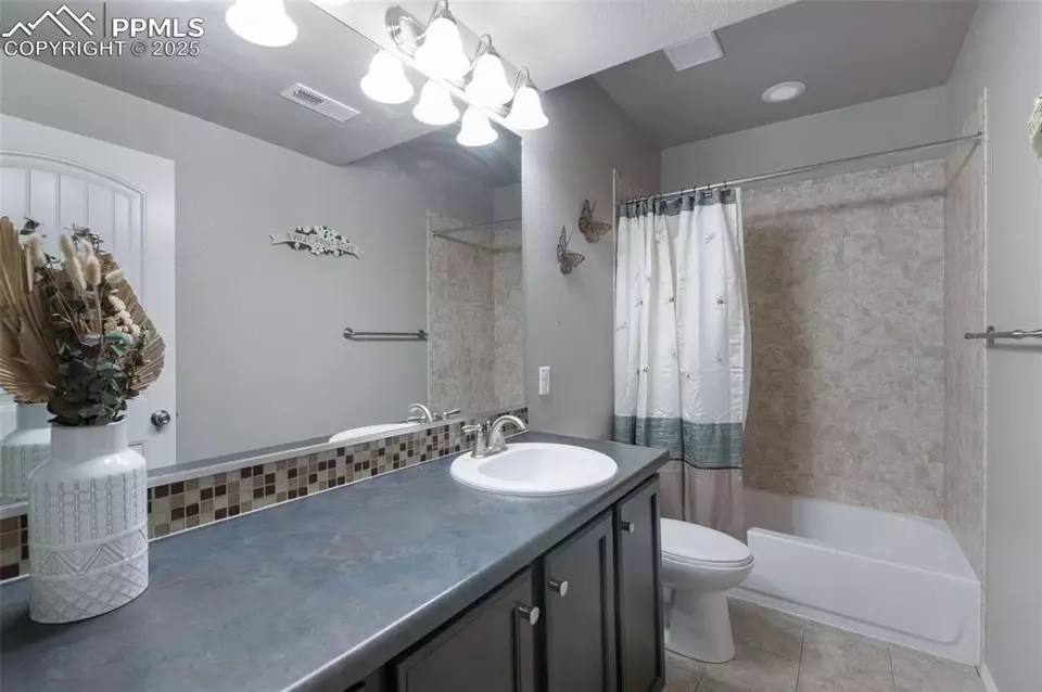 Bath - 8726 Meadow Wing Cir, Colorado Springs, CO 80927 photo 3 of 5