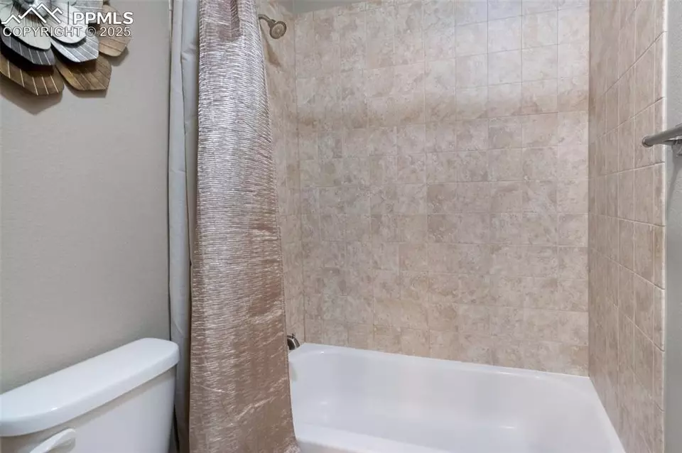 Bath - 8726 Meadow Wing Cir, Colorado Springs, CO 80927 photo 5 of 5