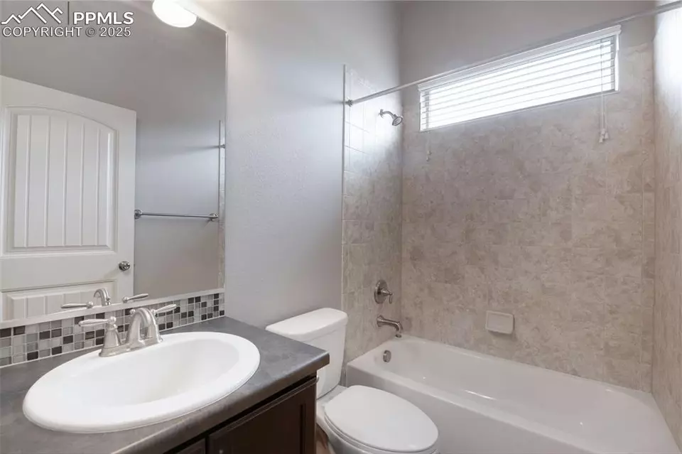 Bath - 8726 Meadow Wing Cir, Colorado Springs, CO 80927 photo 1 of 5
