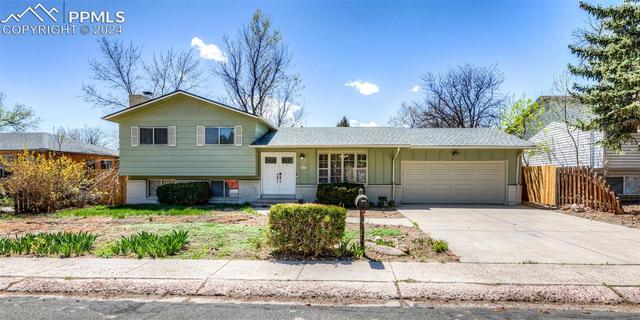 4616 La Cresta Dr, Colorado Springs, CO 80918