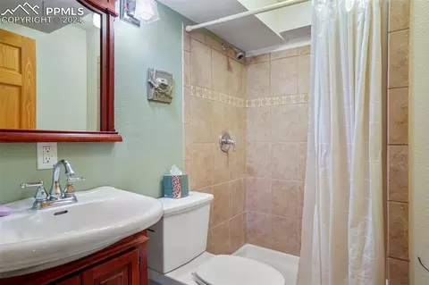 Bath - 5650 Timpa Pl, Chipita Park, CO 80809 photo 4 of 4