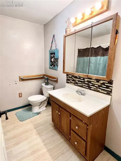 Bath - 34650 Bellemont Rd, Yoder, CO 80864 photo 1 of 2