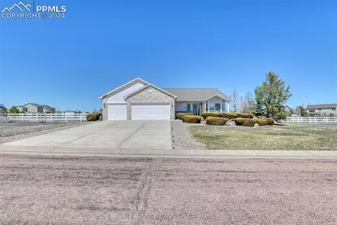 Exterior - 12590 Lazy E Rd, Peyton, CO 80831 photo 2 of 9