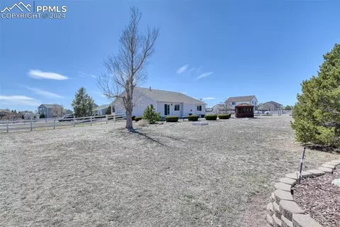 Exterior - 12590 Lazy E Rd, Peyton, CO 80831 photo 8 of 9