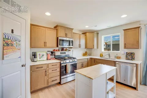 Kitchen - 10993 Avena Rd, Peyton, CO 80831 photo 2 of 4