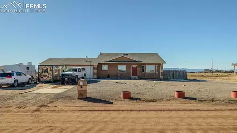 463 N Desert Cove Dr, Pueblo, CO 81007